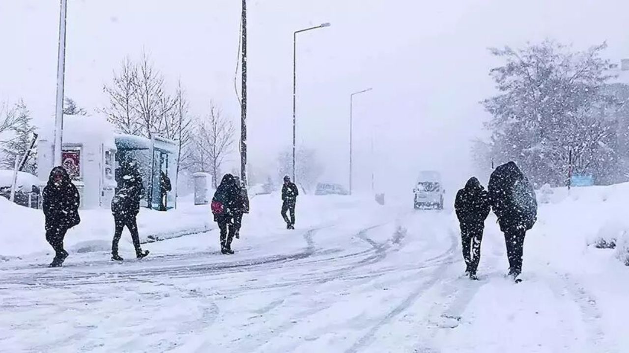 Eğitime kar engeli: O illerde okullar tatil edildi