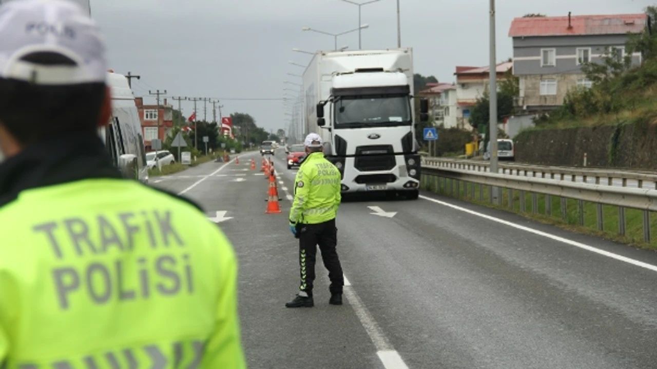 Bakan Yerlikaya duyurdu: 424 bin 968 araç denetlendi